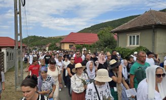 Mitropolitul Andrei a condus pelerinajul de la Gherla la Nicula, în ajunul Adormirii Maicii Domnului