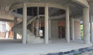IMAGINI noi cu lucrările de pe șantierul noii școli din comuna Florești / Echipele de constructori au fost în concediu