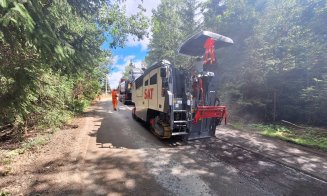 Se modernizează drumul județean care duce la pârtia de schi de la Buscat