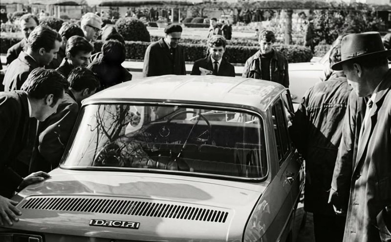 Premieră pe stradă. Mașina personală produsă pe plan intern, Dacia 1100, a fost „introdusă” la Cluj cu mare succes, în anul 1968