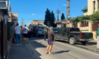 Accident grav în Mărăst. Un stâlp s-a prăbușit peste un pieton / Martorii spun că mașina ar fi fost urmărită de poliție