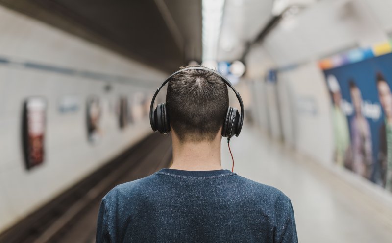 Cât câștigă un artist român din streaming pe platformă?