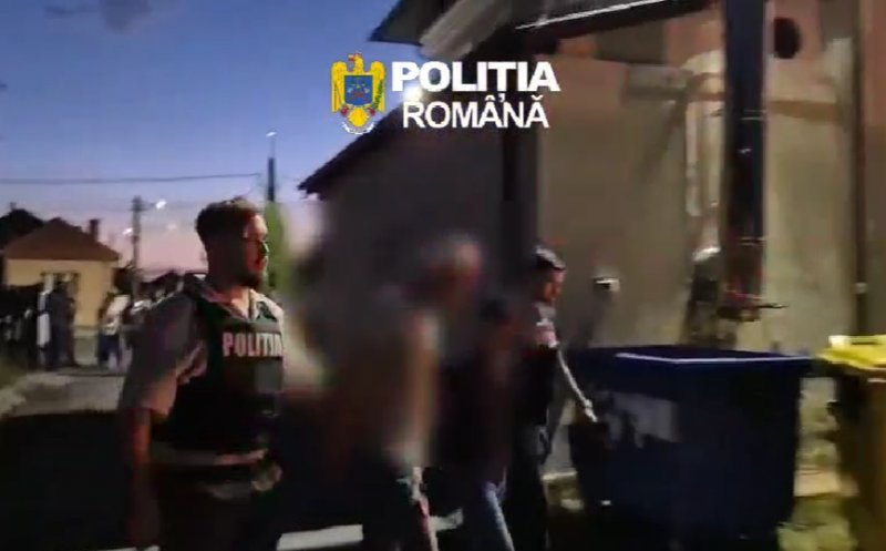 Doi tineri din Cluj ar fi tâlhărit doi adolescenți pentru 100 de lei. Unul dintre suspecți a sărit de la etajul Poliției și a încercat să fugă
