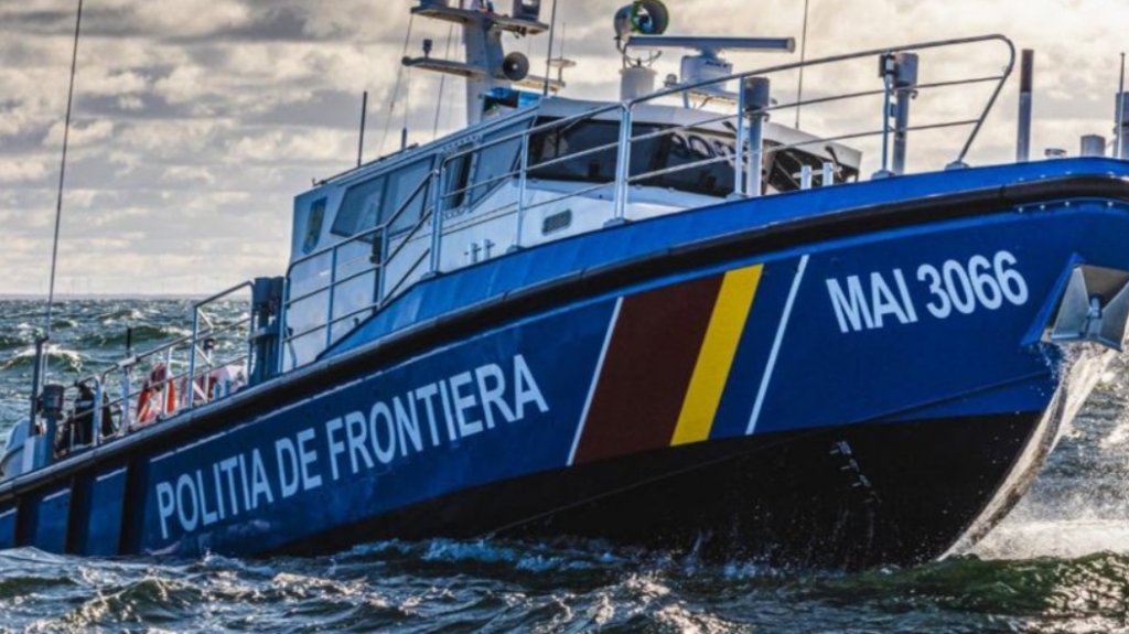 Navă cu 12 oameni la bord, cuprinsă de flăcări și scufundată în Marea Neagră. Nicușor Dan: "Nava a fost lovită”