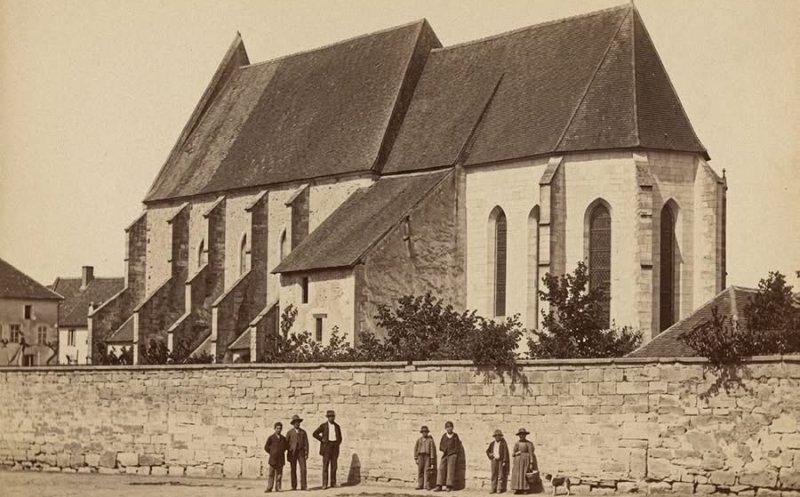 Fotografia, realizată în anul 1889, surprinde unul dintre cele mai impresionante monumente medievale ale Clujului