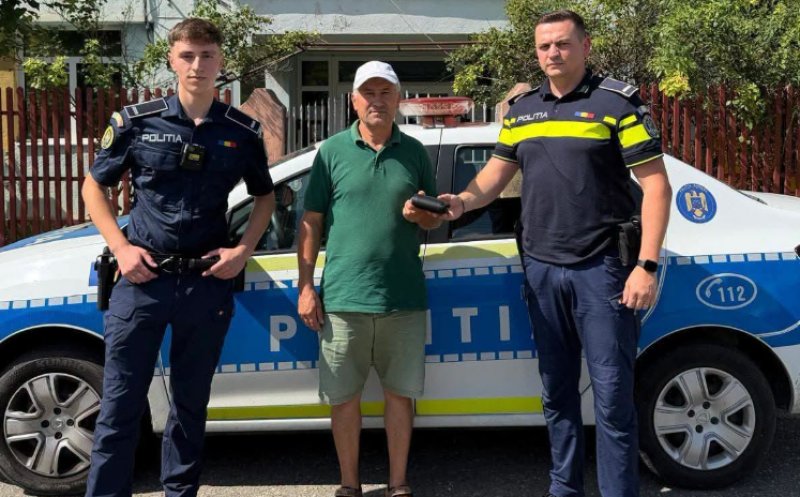 O adevărată lecție de omenie în Cluj: un portofel cu sute de euro, dolari și carduri a fost găsit și restituit proprietarului