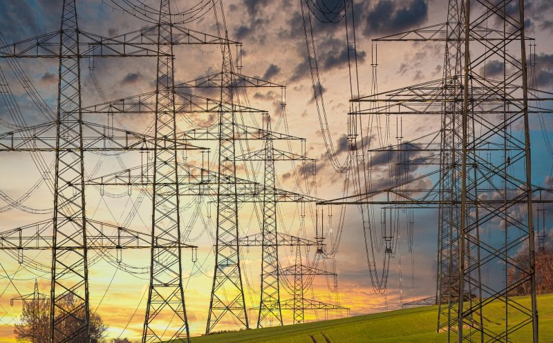 Top 10 giganți ai energiei electrice din România. DEER, între cele mai profitabile companii