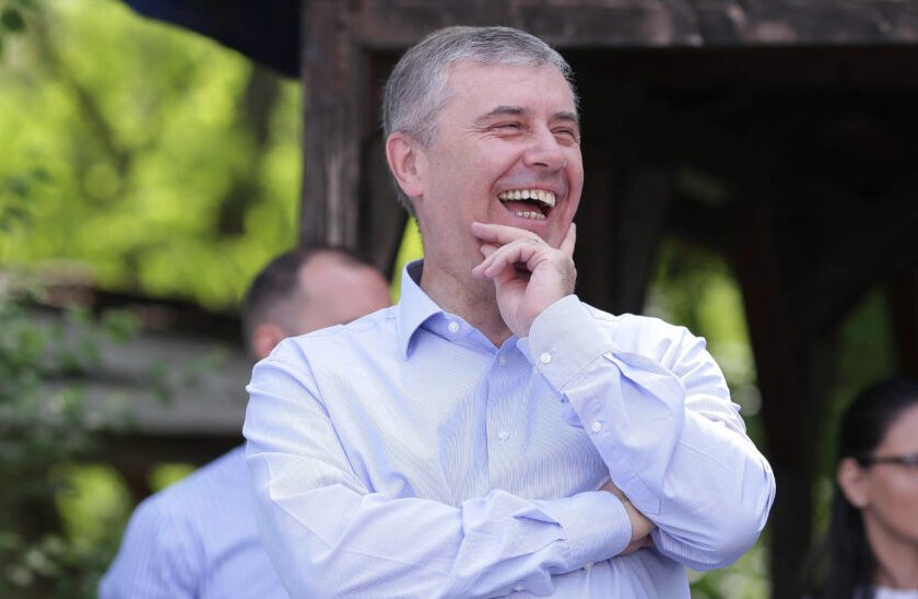 Controversatul Pahonțu, pensionar bugetar și angajat tot la stat cu 7000 de euro pensie și alte 2000 salar. Îl bagă în buzunar pe președintele țării la banii luați de la stat pe lună