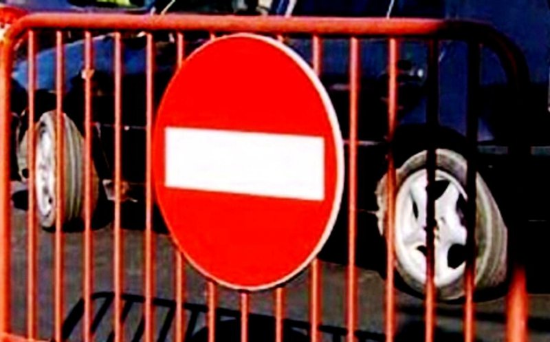 Atenție, șoferi! Trafic închis temporar într-un sat din Cluj, în noaptea de vineri spre sâmbătă. Se lucrează la trecerea la nivel cu calea ferată