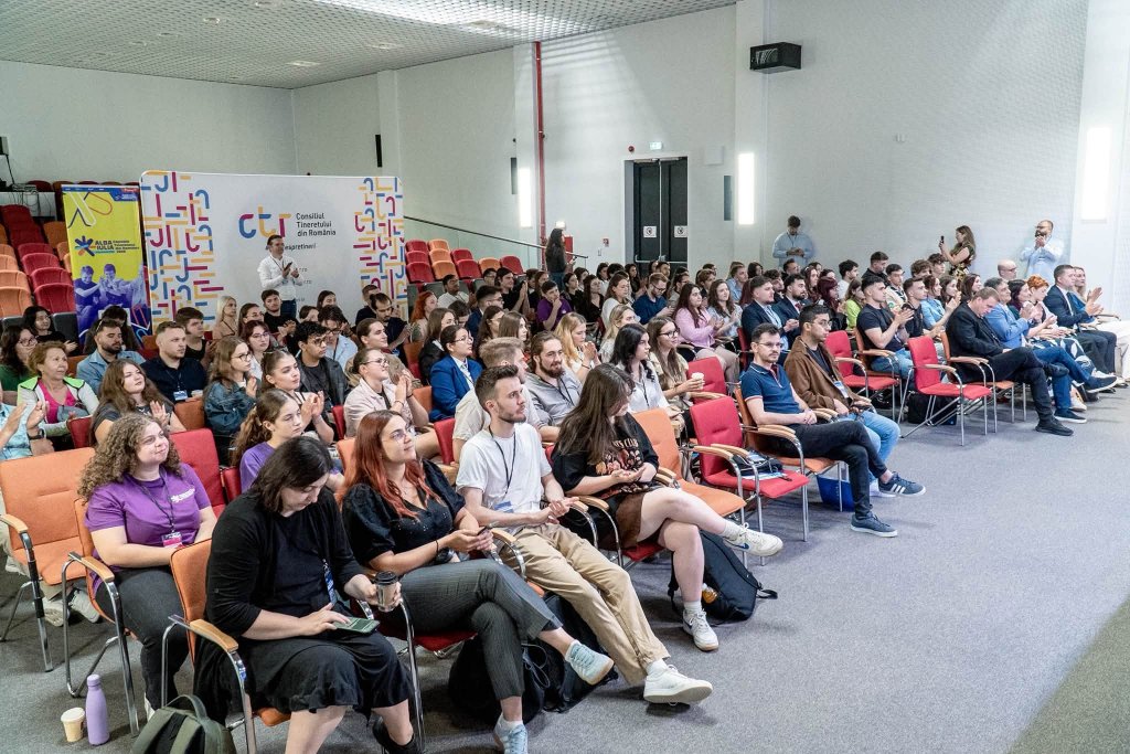 PREMIERĂ. Tinerii devin parte din procesul de selecție pentru Capitala Tineretului din România 2028, prin Youth Voice