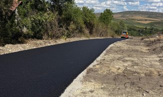 Lucrări de întreținere pe un drum din Cluj. La final va fi asfaltat în totalitate