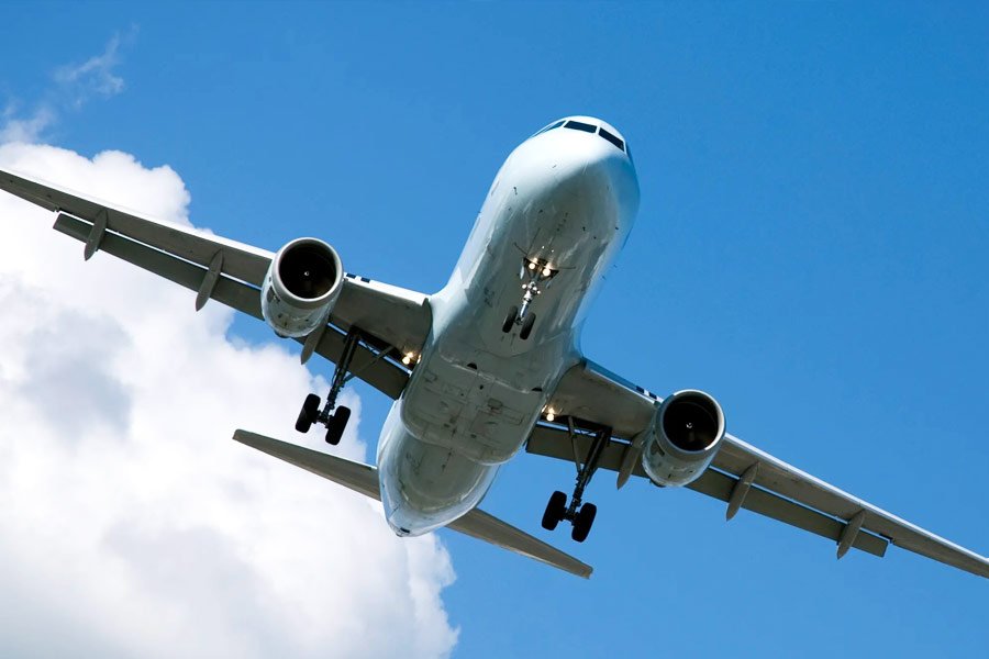 Avion cu peste 140 de persoane la bord, la un pas de dezastru. Aeronava a pierdut brusc zeci de metri după decolare. Ce s-a întâmplat