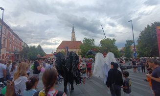 A început WonderPuck! Centrul Clujului, transformat într-o imensă scenă de basm: personaje în costume impresionante, spectacole, acrobații și ateliere