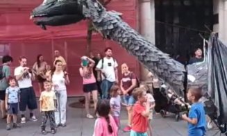 A început WonderPuck! Centrul Clujului, transformat într-o imensă scenă de basm: personaje în costume impresionante, spectacole, acrobații și ateliere