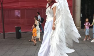 A început WonderPuck! Centrul Clujului, transformat într-o imensă scenă de basm: personaje în costume impresionante, spectacole, acrobații și ateliere