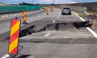 Crater uriaș pe Autostrada A10 Sebeș Turda / Trafic restricționat de câteva luni și nicio lucrare de consolidare