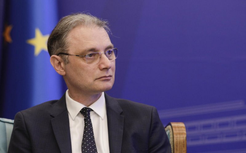 Portretul posibilului premier Luca Niculescu: 24 de ani în presă, șase ani ambasador la Paris și misiunea OCDE