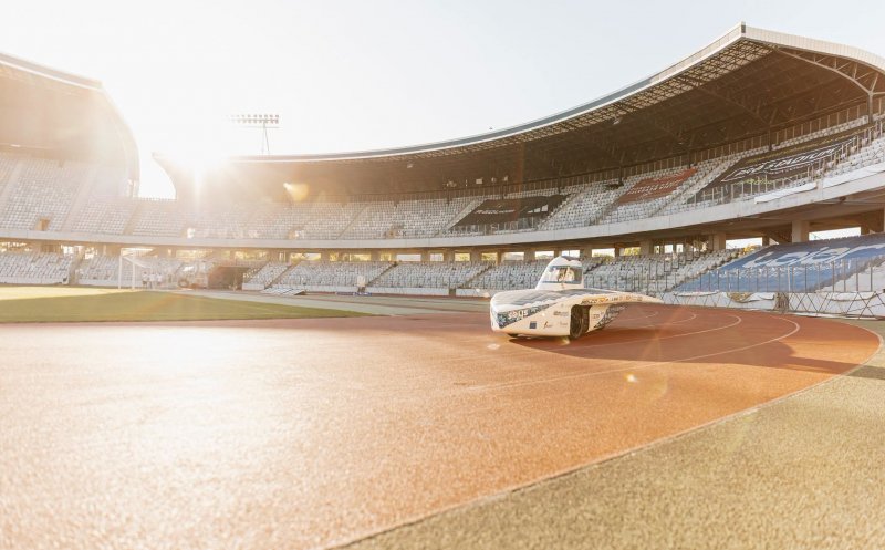 Cluj Arena, pistă pentru mașina viitorului! Studenții UTCN își testează bolidul solar înaintea marii competiții