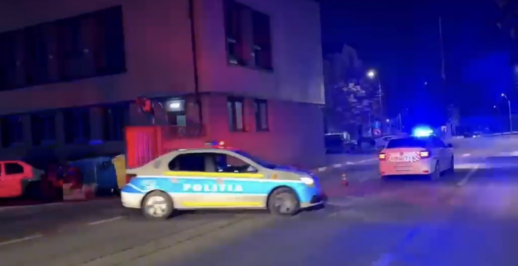 Mascații au descins la un clujean după ce ar fi intrat într-un magazin cu un cuțit. Ce măsură au luat magistrații