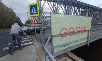 Patinoar pentru pietoni la primii stropi de ploaie pe noul pod provizoriu care leagă Grigorescu de restul orașului