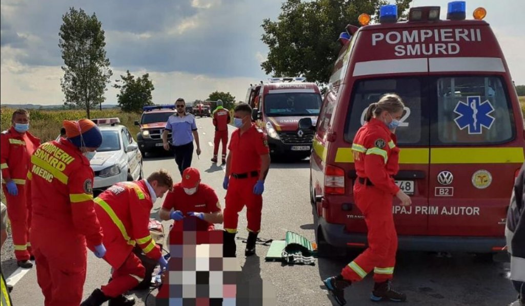 Accident grav pe drumul Cluj-Oradea: două motociclete și un autocamion, implicate