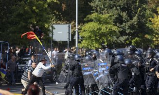 Protestul oierilor din capitală a fost deturnat de grupuri de susținători ai inculpatului Georgescu / Violențe și intervenție a jandarmilor
