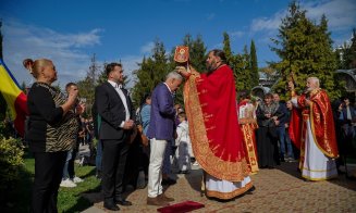 Episcopia Oradiei face cercetări după vizita lui Călin Georgescu la o mănăstire, unde preotul l-a numit „președinte ales”: "Biserica nu poate fi 
