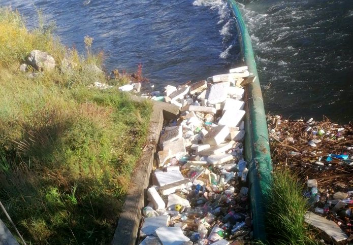 Ecologiștii din Cluj: Iată de ce e nevoie de mai multe bariere pentru deșeurile plutitoare de pe Someș