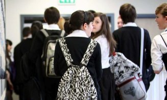 Vești bune pentru elevi: bursele școlare ar putea fi acordate și în vacanțe. Proiectul a trecut de Senat