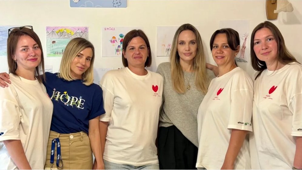 Angelina Jolie, în Ucraina cu fiul ei. Ce au văzut într-un oraș lovit aproape zilnic de atacuri
