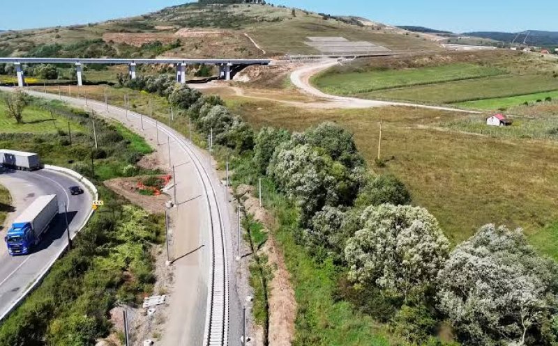 Calea ferată Cluj – Oradea: În ce stadiu sunt lucrările la cele 4 tronsaone. Circulația deschisă la standardele promise, abia din 2028