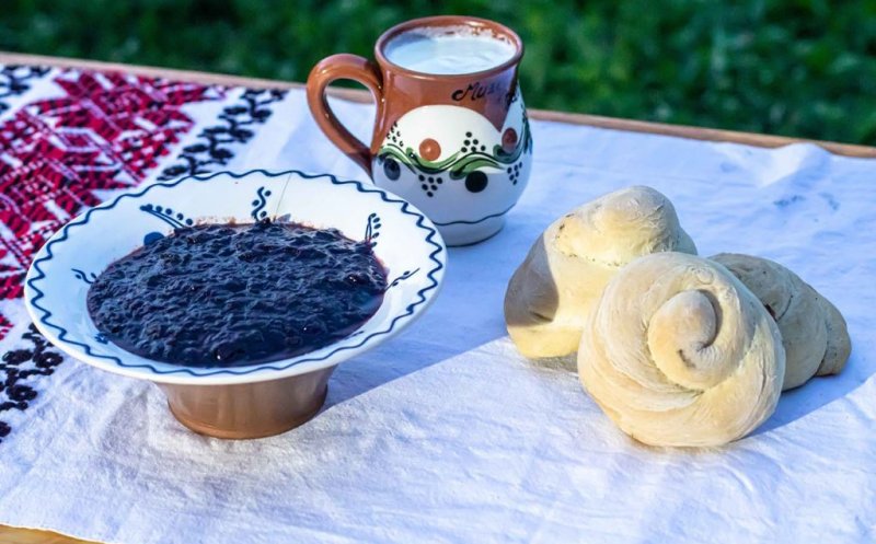 Secretele preparării silvoiţei. Cum făceau bunicii produsul tradiţional din prune bistriţe, o delicatesă
