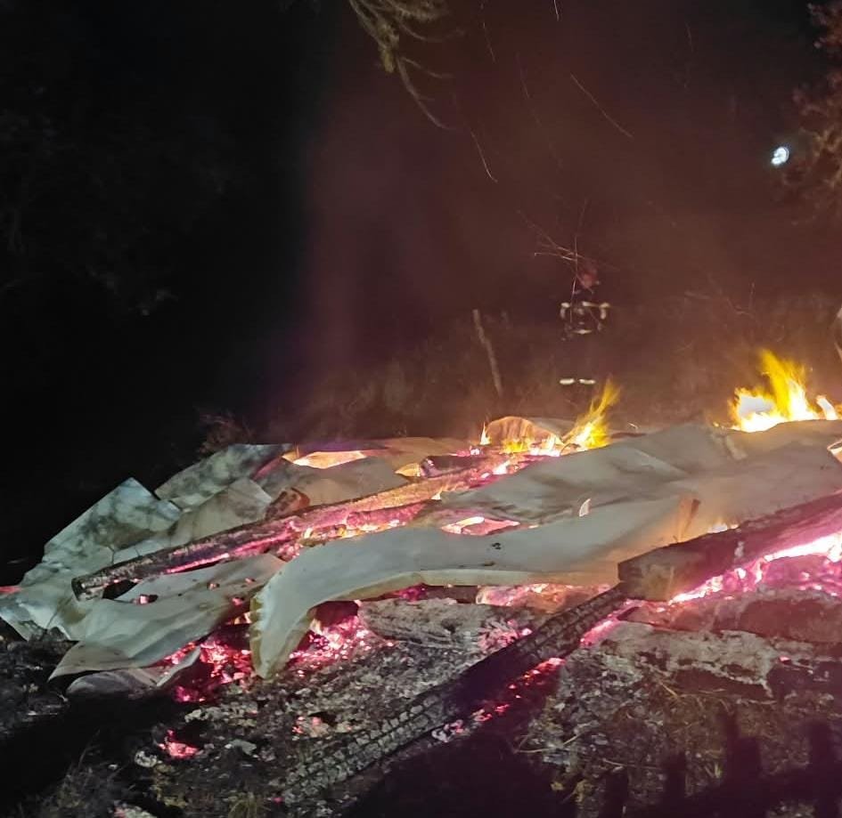 Pompierii clujeni, intervenție noaptea trecută pentru a stinge un incendiu izbucnit la un adăpost de animale