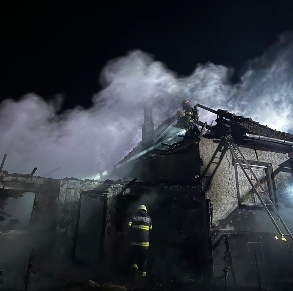 INCENDIU într-o gospodărie din Cluj noaptea trecută / De la ce a pornit focul