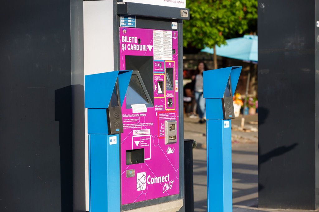 Elevii din Cluj, chemați să-și reînnoiască abonamentele gratuite. CTP: După 1 octombrie nu se mai pot prelungi la automate
