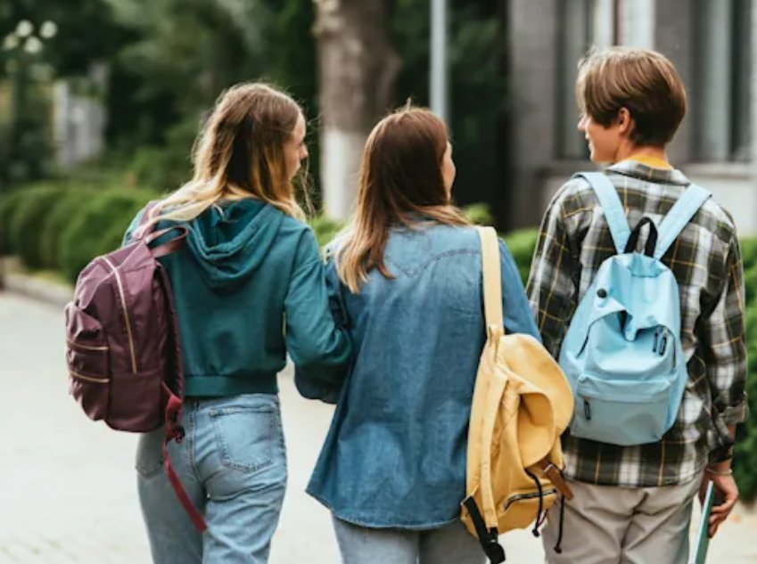 Semnal de alarmă pentru părinți: 4 din 10 adolescenți cunosc persoane care consumă droguri. Alcoolul, vapatul și jocurile de noroc, alte riscuri