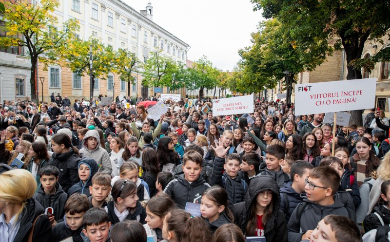 FICT 12 a început cu Marșul Lecturii. Peste 1000 de copii au scandat „Clujul citește!”