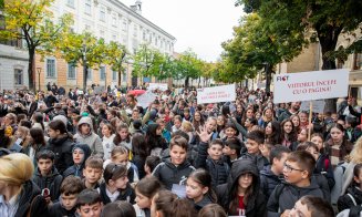 FICT 12 a început cu Marșul Lecturii. Peste 1000 de copii au scandat „Clujul citește!”
