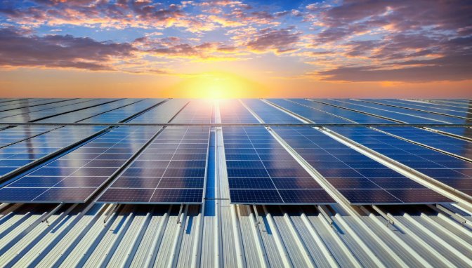 Panouri solare și energie stocată cu bani europeni. AFIR lansează finanțări de sute de milioane de euro