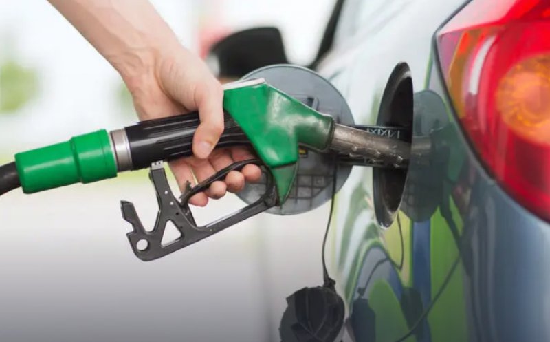 GATA! Benzina a trecut pragul psihologic de 10 lei/litru. Motorina costă aproape 11 lei/litru