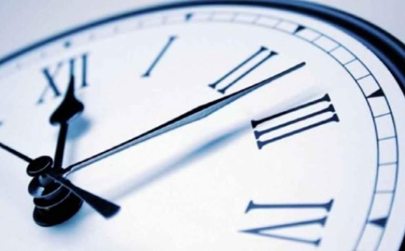 Când trecem la ora de iarnă în 2026: Data la care ceasurile se dau înapoi, dormim mai mult și diminețile devin mai luminoase