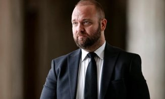 Cine este pasagerul din zborul la Mykonos care încasează 3 salarii uriașe de la stat. Bugetar, fost secretar de stat PSD, cu peste 134.000 de lei lunar brut