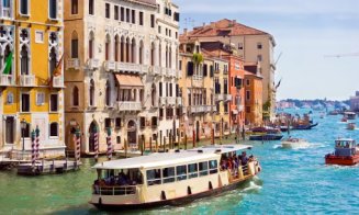 Scene incredibile în Veneția! Un cuplu a fost filmat făcând sex pe un vaporetto plin cu turiști