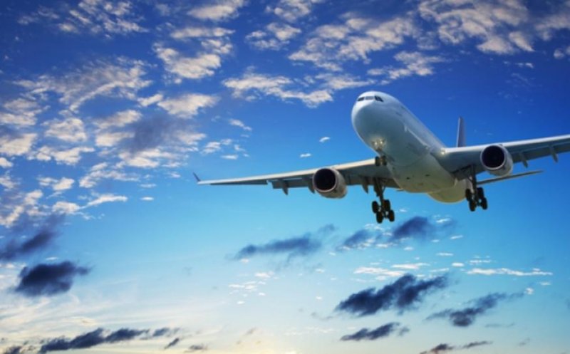 Un avion cu sute de pasageri, care a decolat de la Cluj, nevoit să aterizeze de urgență după ce ar fi lovit o pasăre
