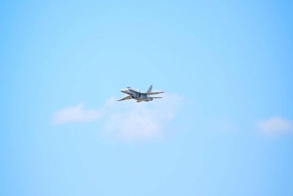 Încă o dronă în spațiul aerian al României. Două avioane și un elicopter, ridicate de la sol
