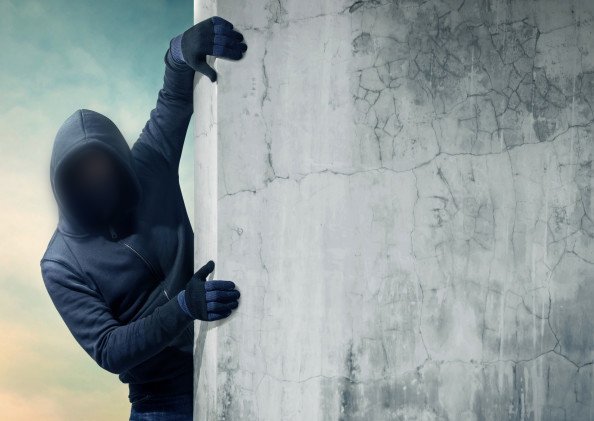 Hoțul ”ninja”, săltat de Poliție înainte să fugă din țară, după o serie furturi pe bandă rulantă din Cluj-Napoca