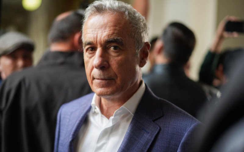 O susținătoare a lui Călin Georgescu spune că și-a lăsat copilul cu febră acasă pentru a protesta la Arestul Central. "Trebuie sesizată Protecția Copilului”