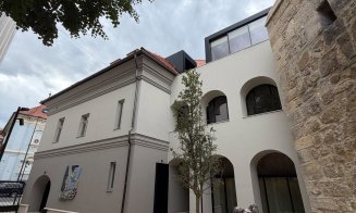 Cum arată Casa Bogdanffy, care conține și Turnul Cizmarilor, transformată de pictorul Ghenie în centru de artă contemporană