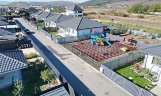 Două parcuri noi pentru copii, la Jucu. Unde au fost amenajate
