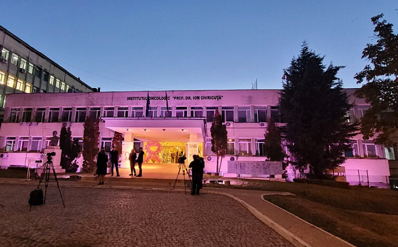 Institutul Oncologic din Cluj s-a iluminat în roz pentru femeile afectate de cancerul de sân